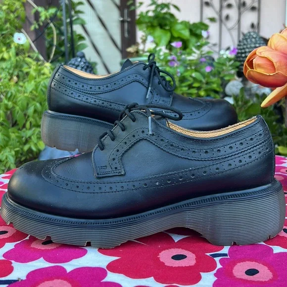 🏴󠁧󠁢󠁥󠁮󠁧󠁿 Vintage Dr. Martens Platform MIE Brogue Black Wingtip Oxfords UK 7